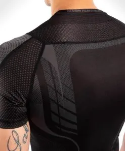 Rashguard Venum Athletics Nero-oro Maniche Corte -Guanti rashguard venum athletics maniche corte nero oro 2