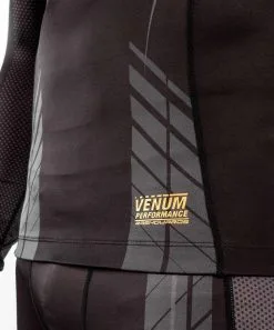 Rashguard Venum Athletics Nero-oro Maniche Lunghe -Guanti rashguard venum athletics nero oro maniche lunghe 7
